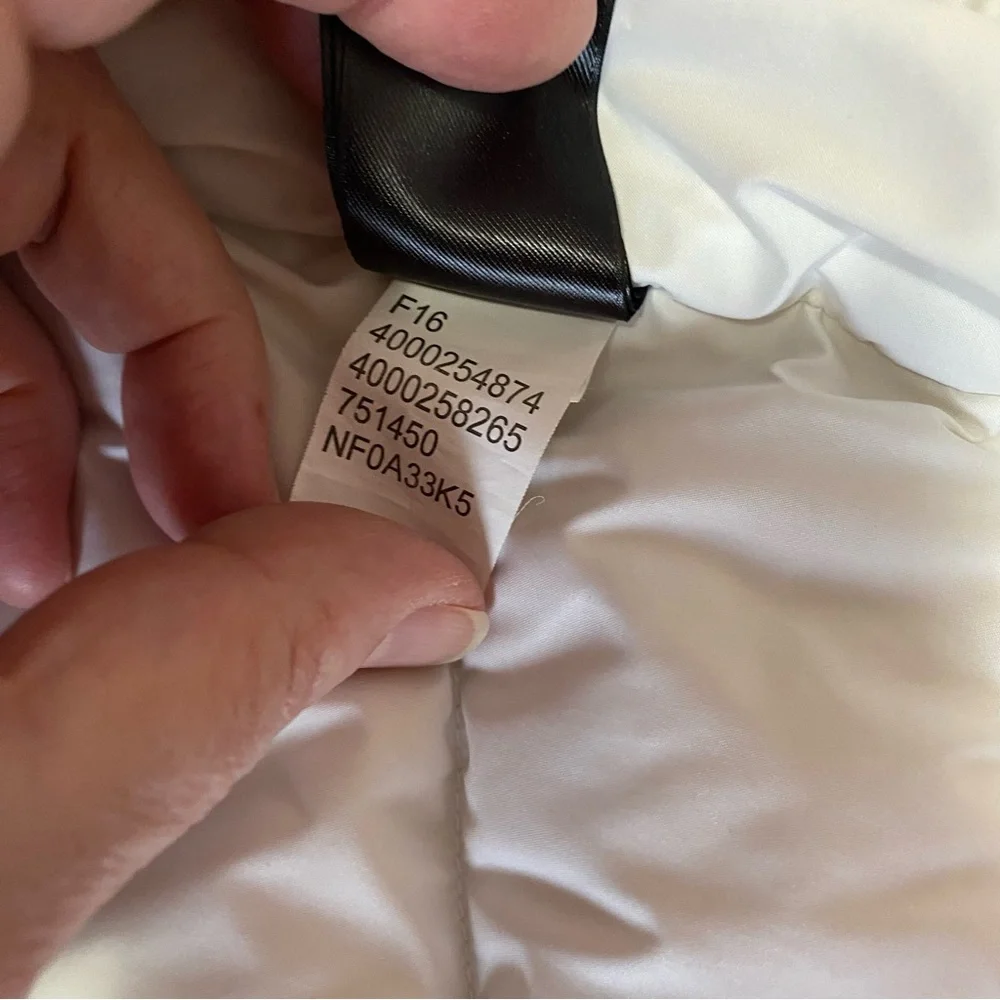 The North Face women’s white 550 down quilted vest - Picture 7 of 15